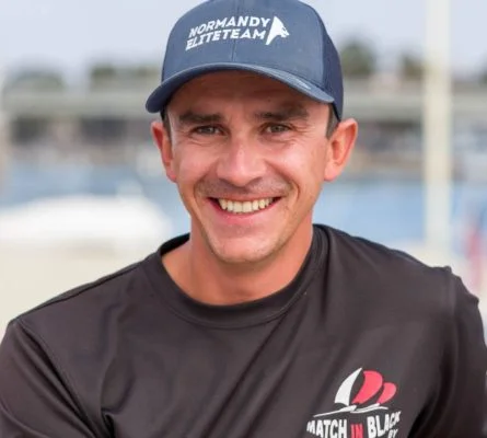 maxime mesnil - responsable nautique yacht club cherbourg - coach J80