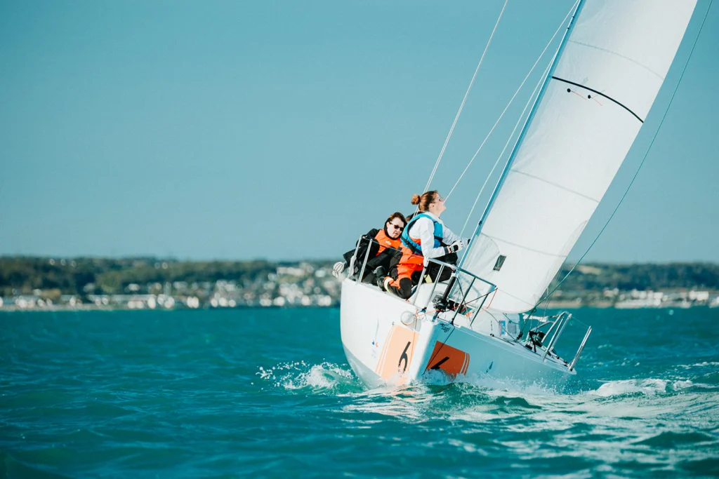 yacht club cherbourg - naviguer en habitable à cherbourg - entrainement monotypie J80 - yacht club cherbourg