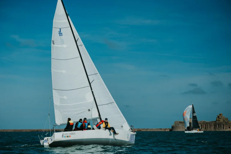 cours collectif en voile habitable - apprendre a naviguer à cherbourg - yacht club de cherbourg